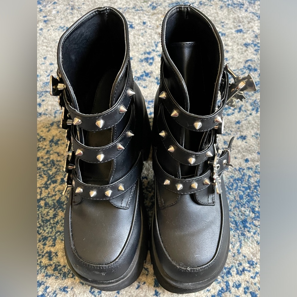 Demonia Ashes-55 boots size 9
